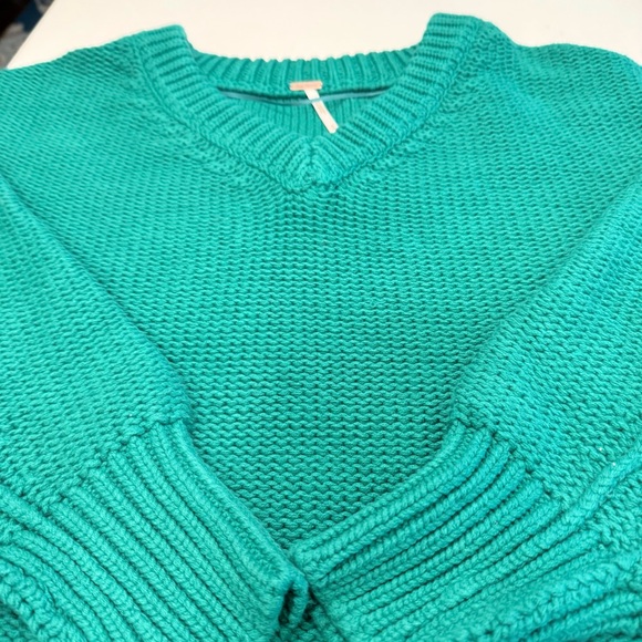 Free People Allie Women’s V-Neck Sweater Green Long Sleeve Oversized Sz M NWT - Picture 10 of 12